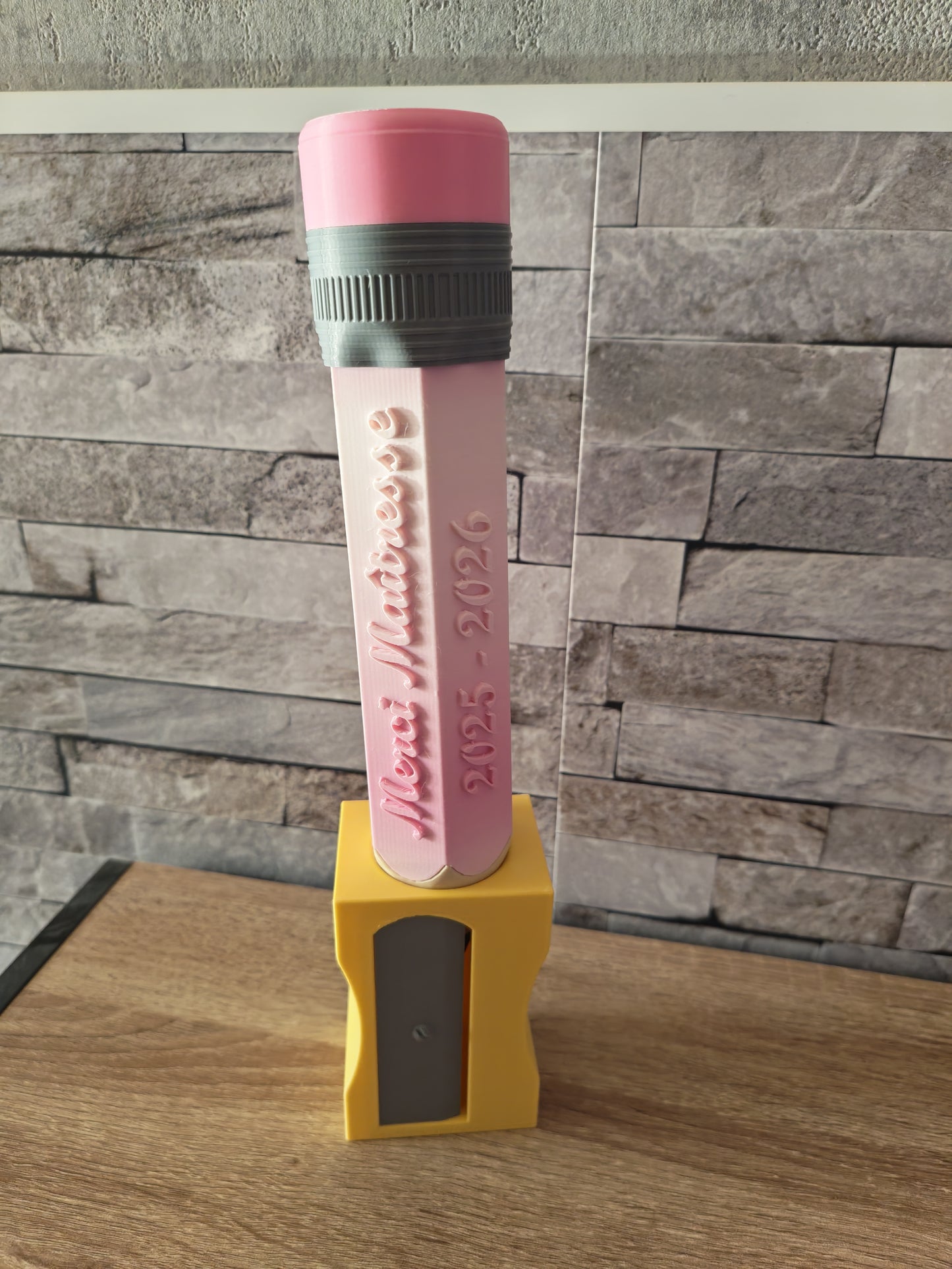 ✏️ Pot à crayons “Taille-Crayon XXL” – Cadeau original pour maître & maîtresse